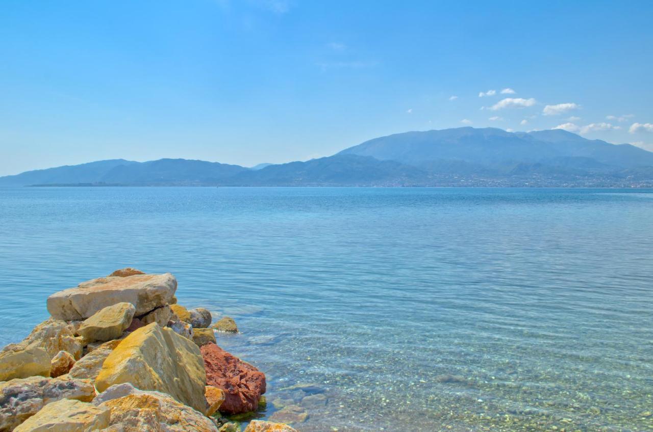 Epipleon Luxury Suites -104- Δωμάτιο 35Τμ Με Βεράντα 35Τμ Μπροστά Στη Θάλασσα Návpaktosz Kültér fotó